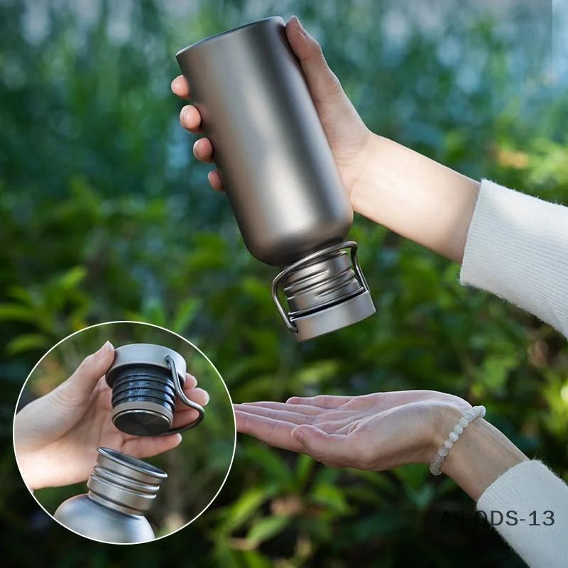 Bouteille Titane Pur 99,8% Ultra-Légère - 3 Tailles 500ml/600ml/750ml Premium Outdoor - Camp de Base Farzen